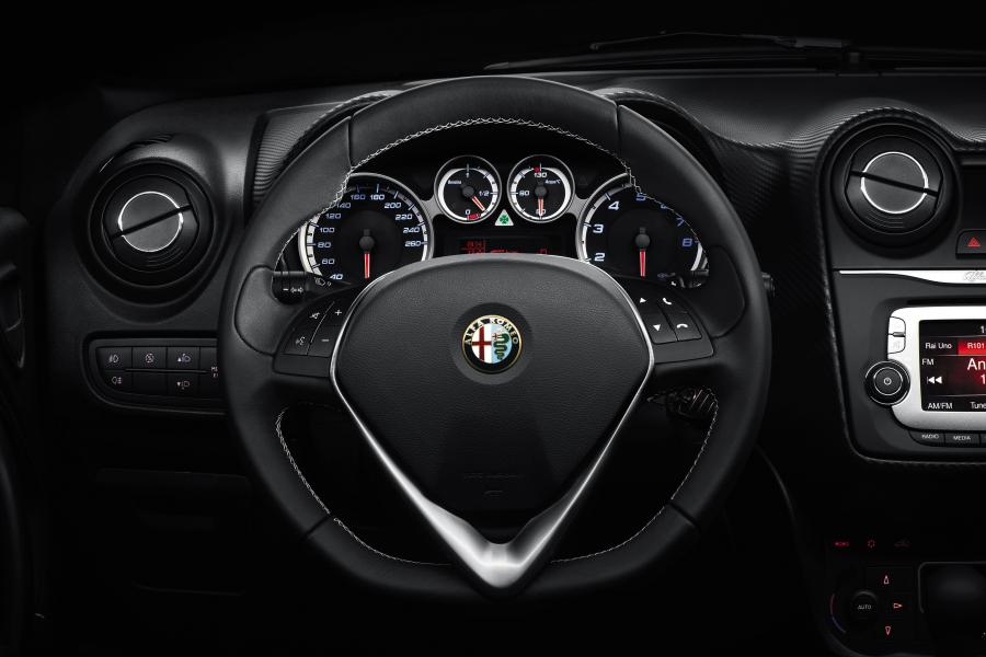Панель приборов Alfa Romeo MiTo Quadrifoglio Verde (955) 2014 года  (фото 2 из 45)
